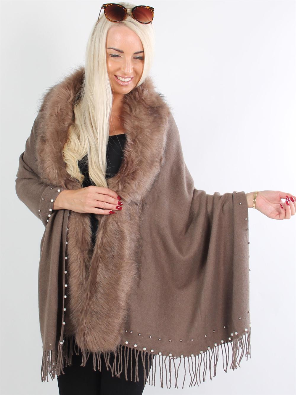 Safi - Sort sjal med fakefur og perler